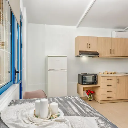 St. Harry's Windmill Apartment *
