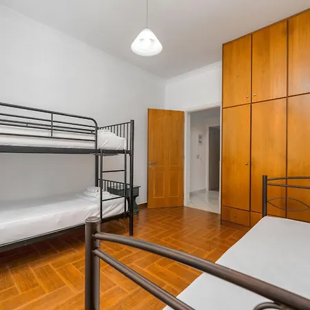 St. Harry's Windmill Apartment *